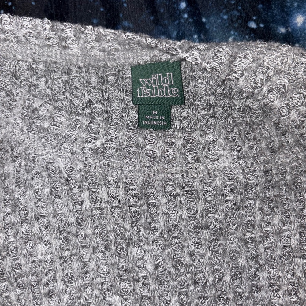 Long sleeve cropped sweater!